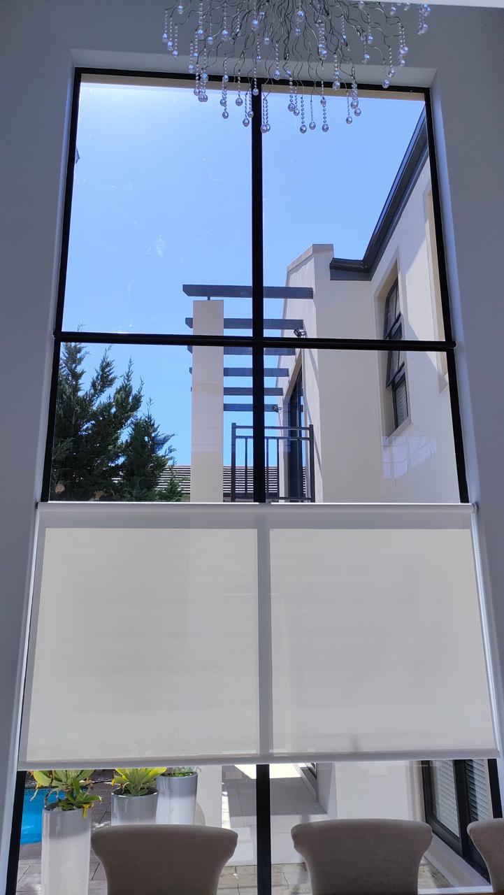 Floor-to-ceiling roller blinds chandelier